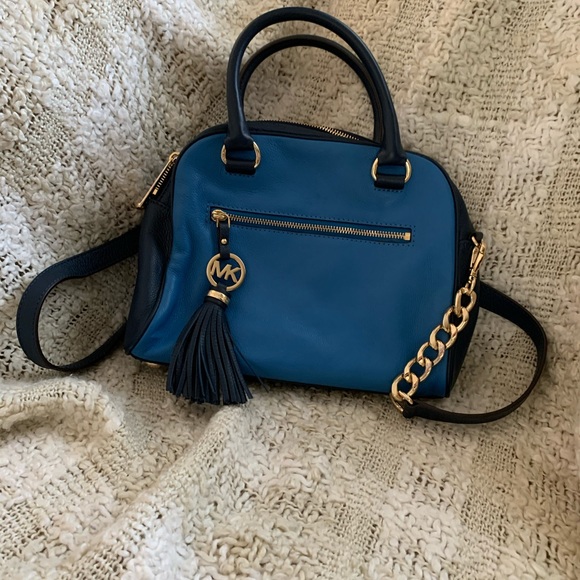 Michael Kors Leather Bag. Like new! - Picture 2 of 10